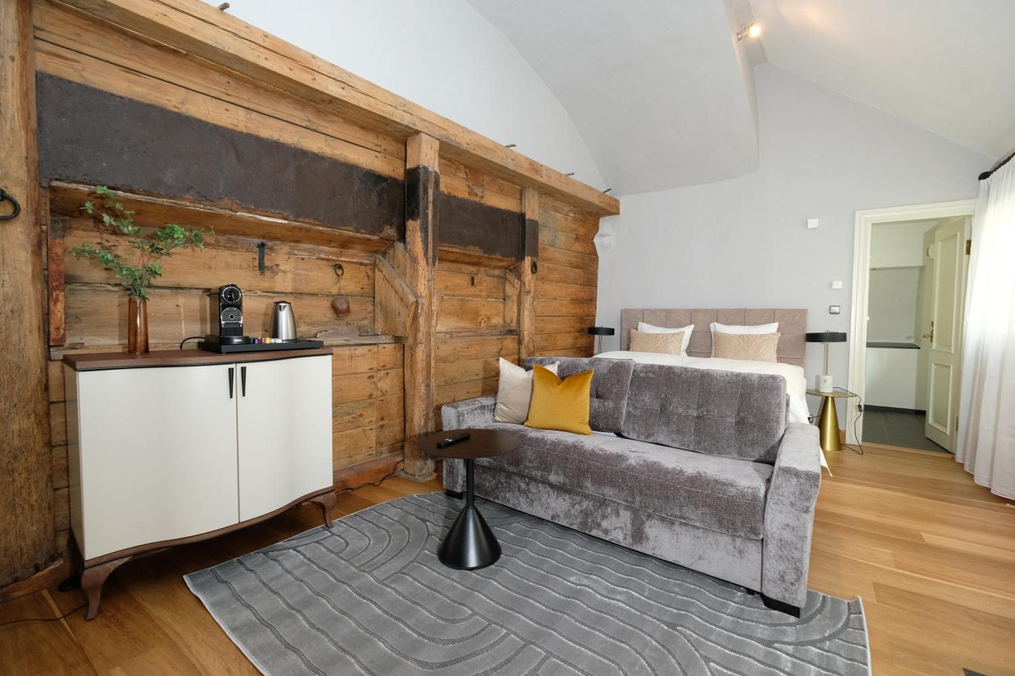 The Three Sisters Old Town Hotel 4*