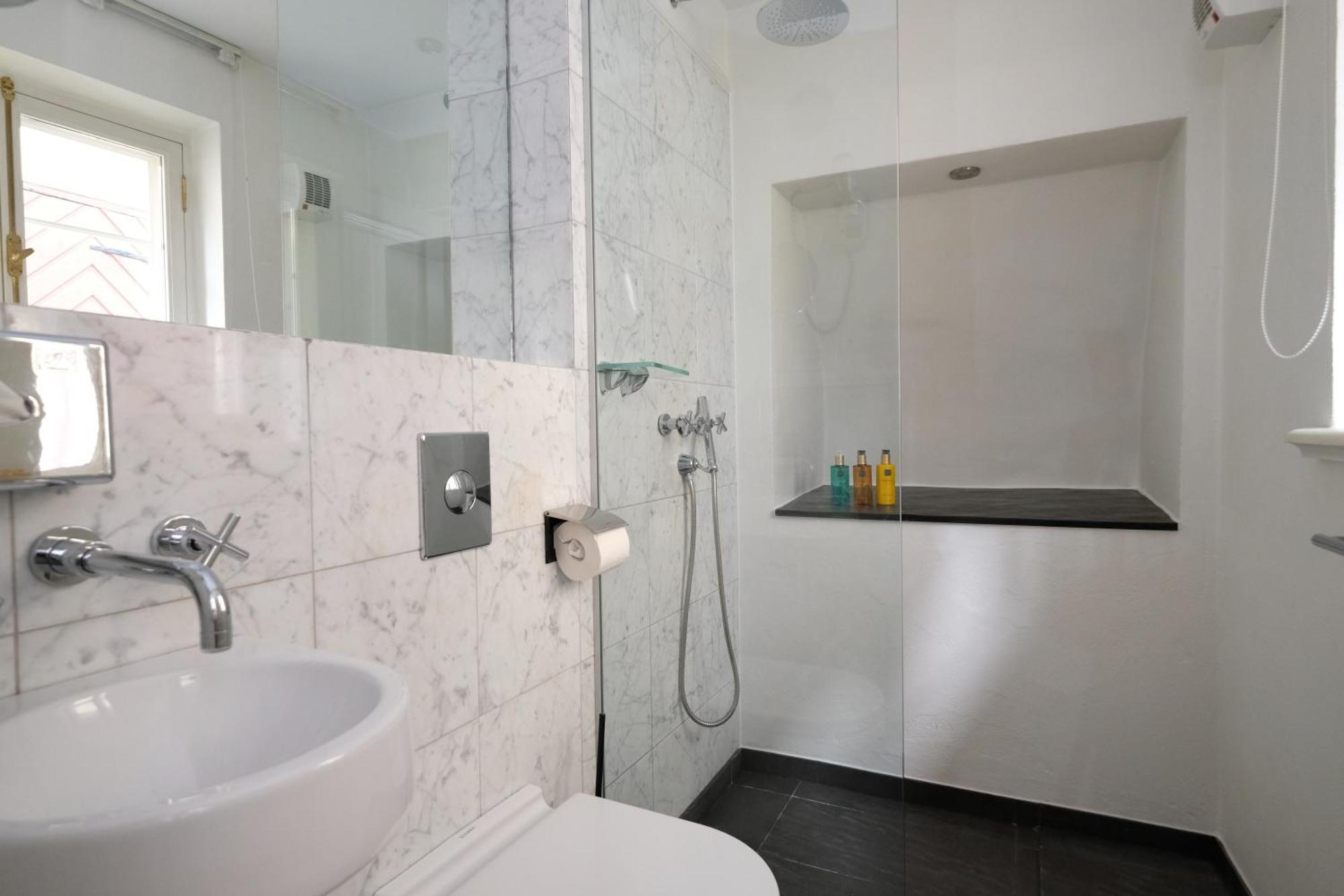 Hotel The Three Sisters Old Town 4*