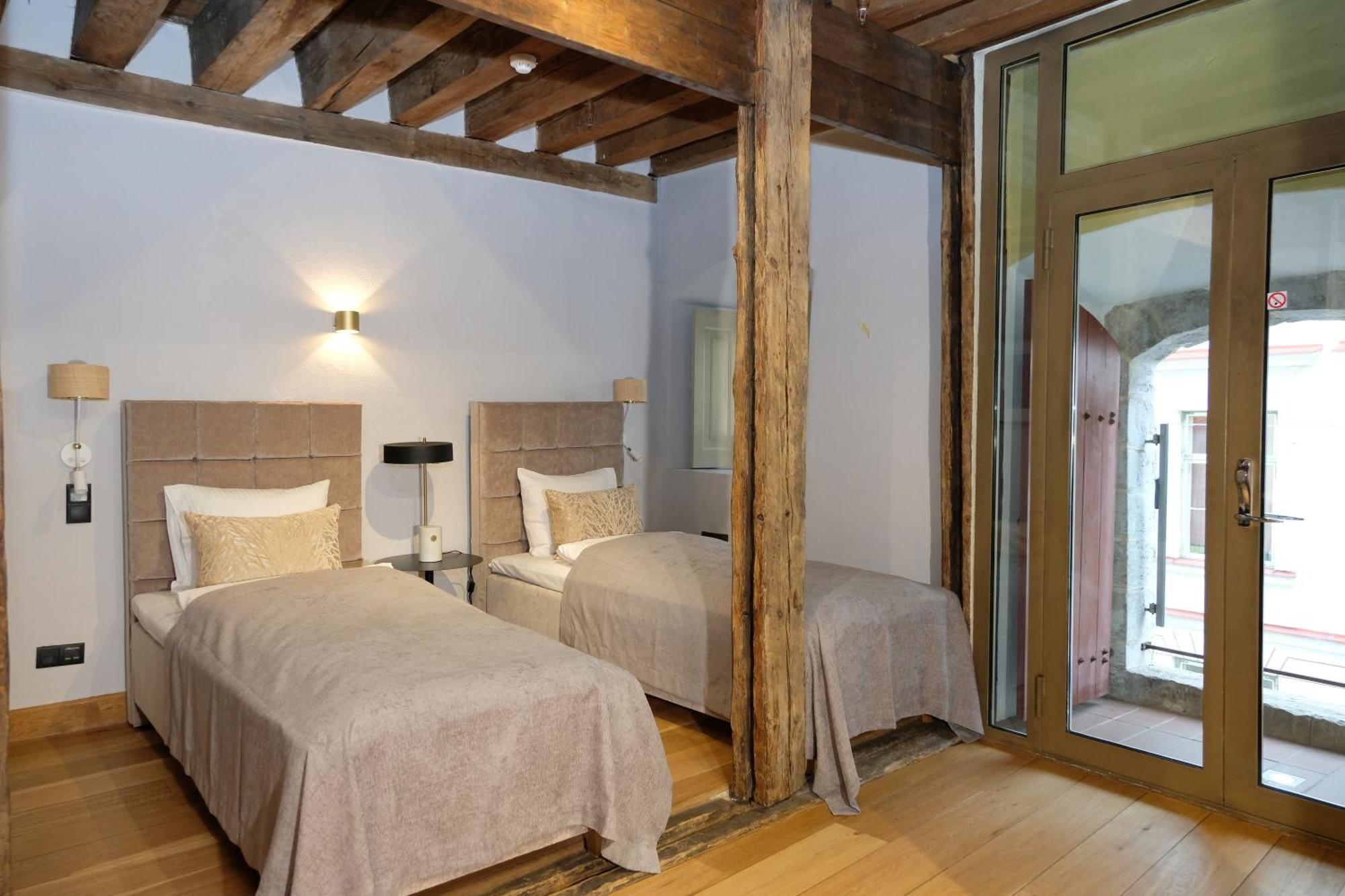 Hotel The Three Sisters Old Town 4*